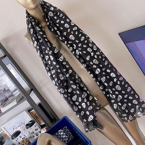 Black and silver skull scarf. Light weight and breezy, foilshiny silver skulls. - Picture 2 of 6